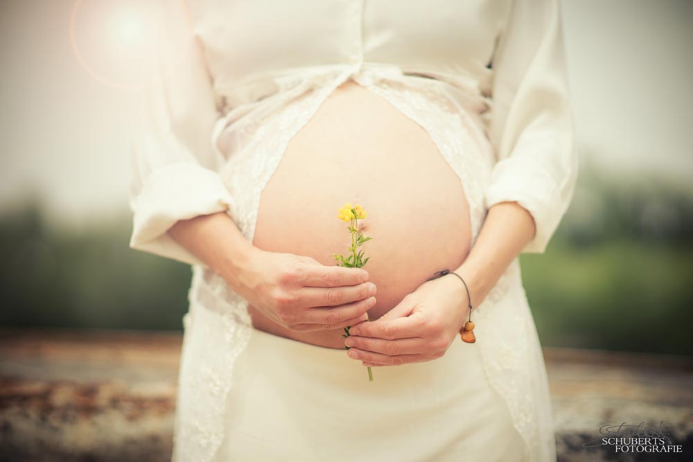 Babybauch Fotoshooting outdoor